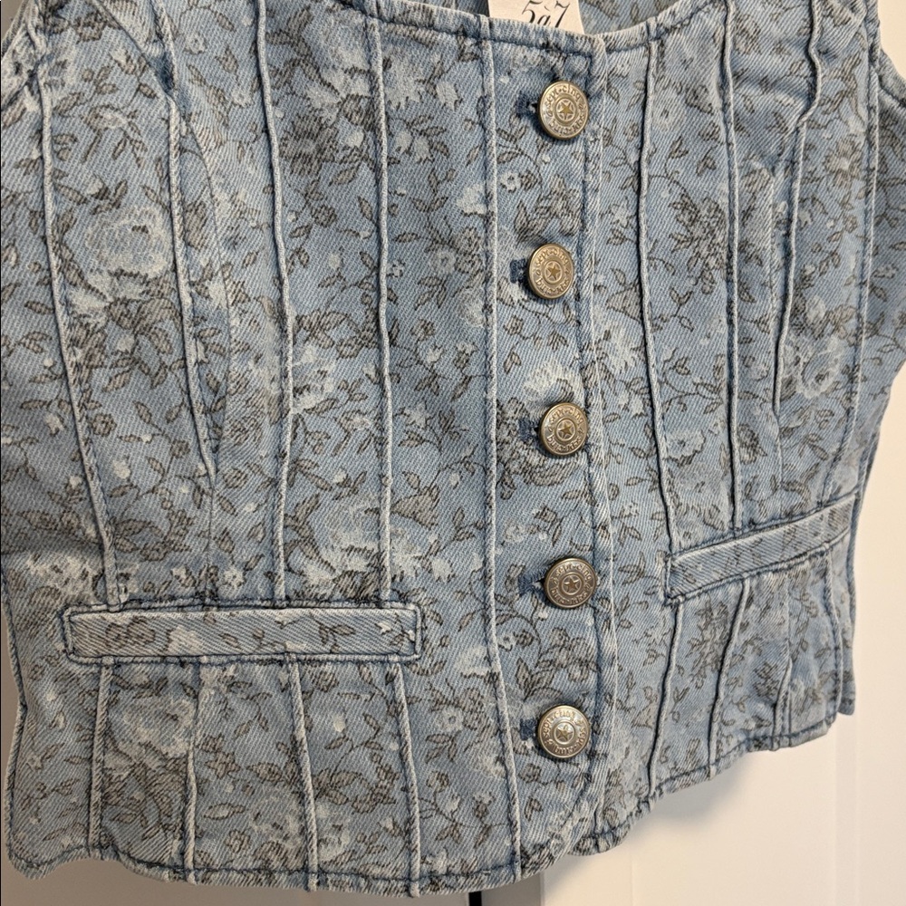 NWT [Cinq à Sept] Rowena Bouquet Floral Blue Denim Jean Button Vest Top Women’s - Picture 4 of 10